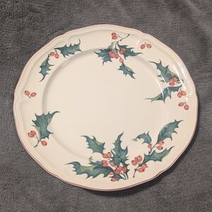 2 Villeroy & Boch Holly Porcelain 12" Dinner Plates